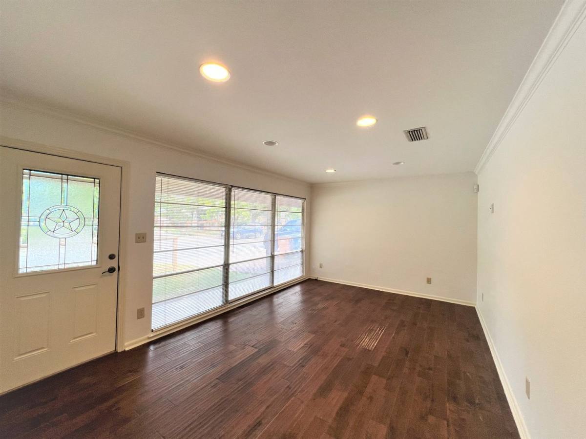 House for rent at 5011 Finley Dr, Austin, TX 78731