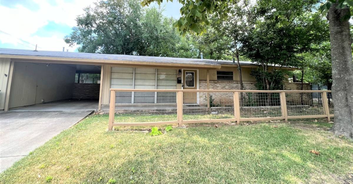 House for rent at 5011 Finley Dr, Austin, TX 78731