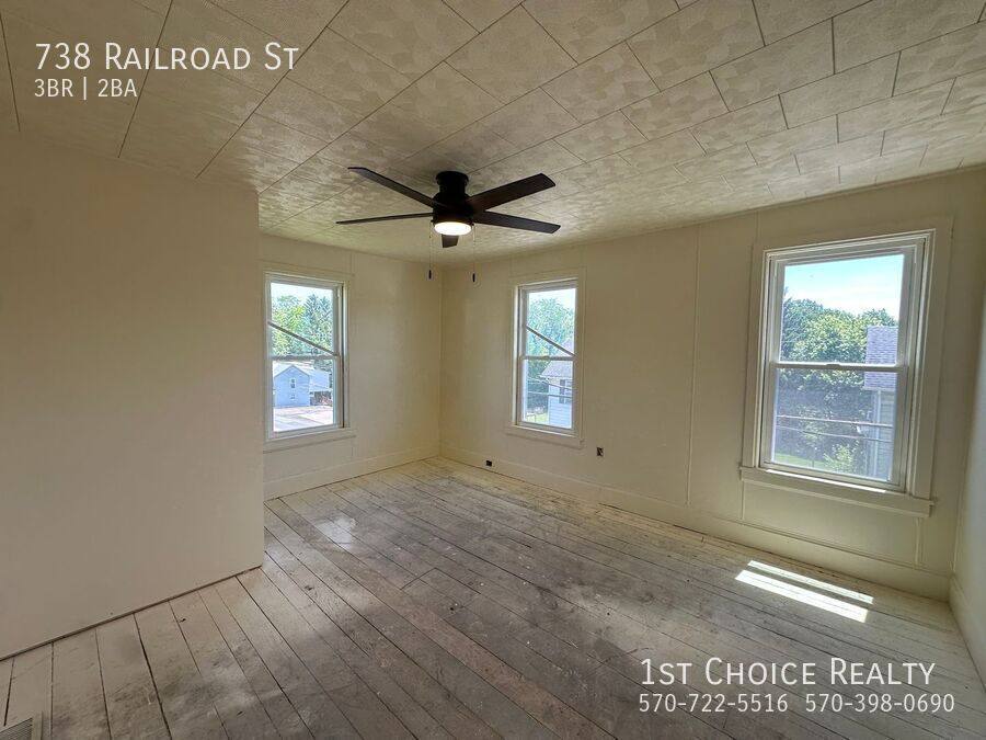 House for rent at 738 Railroad St, Jersey Shore, PA 17740