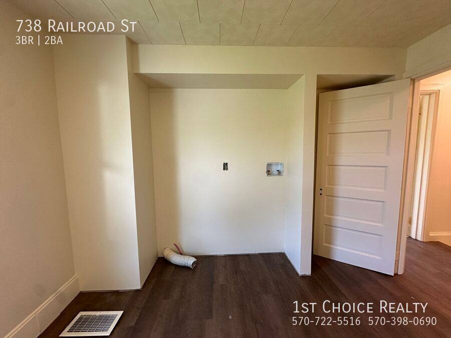 House for rent at 738 Railroad St, Jersey Shore, PA 17740