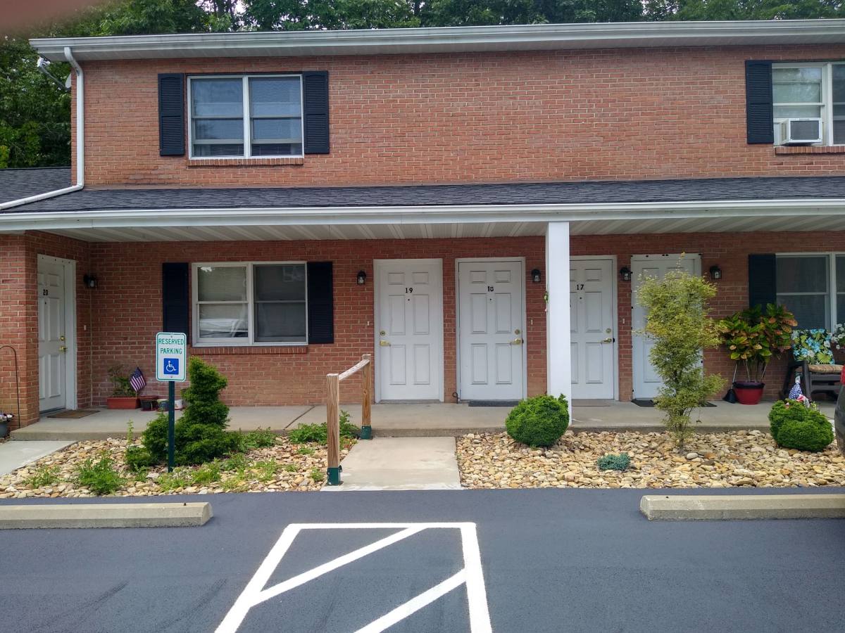 Apartment for rent at 206-208 Rustic Lodge Rd, Indiana, PA 15701