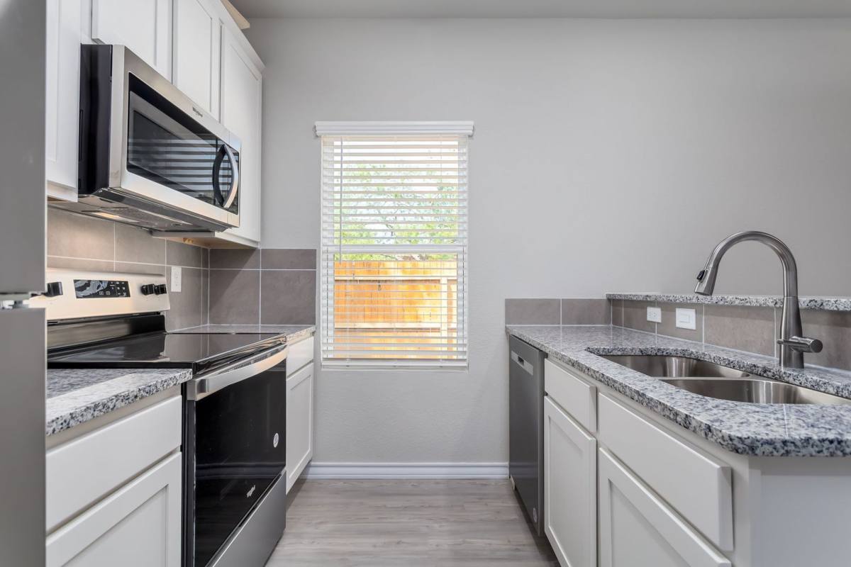 Townhouse for rent at 415 Hudson St, Seguin, TX 78155