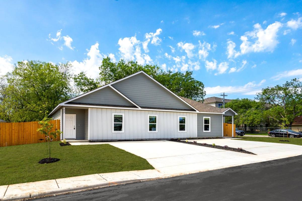 Townhouse for rent at 415 Hudson St, Seguin, TX 78155