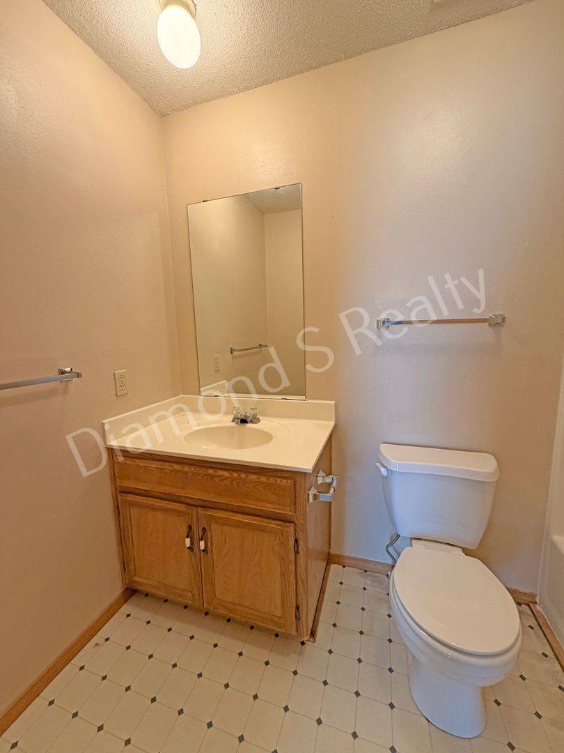 Apartment for rent at 1448 W Rainey St, Ozark, MO 65721