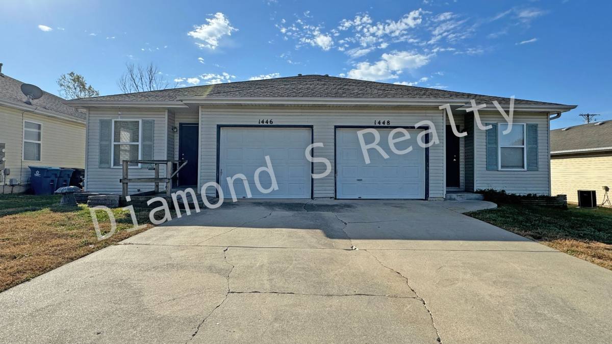 Apartment for rent at 1448 W Rainey St, Ozark, MO 65721