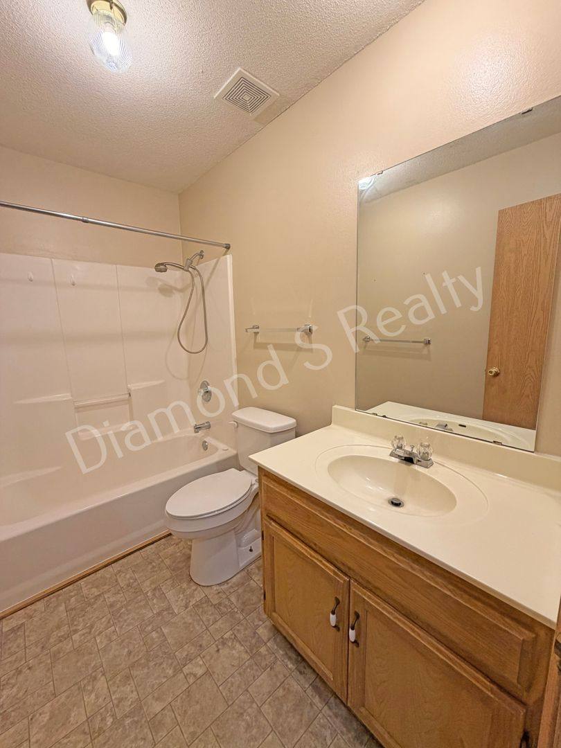 Apartment for rent at 1448 W Rainey St, Ozark, MO 65721