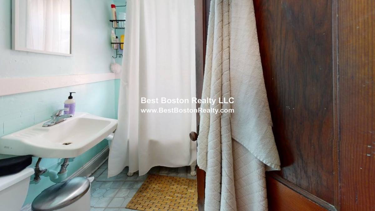 House for rent at 289 Summer St #3, Somerville, MA 02144