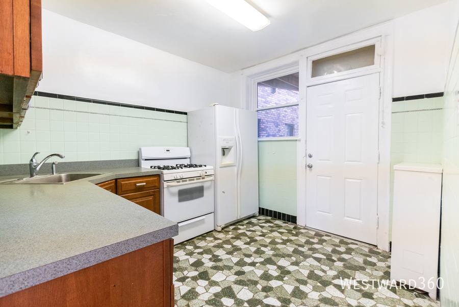 Apartment for rent at 2424 W Fargo St #1, Chicago, IL 60645