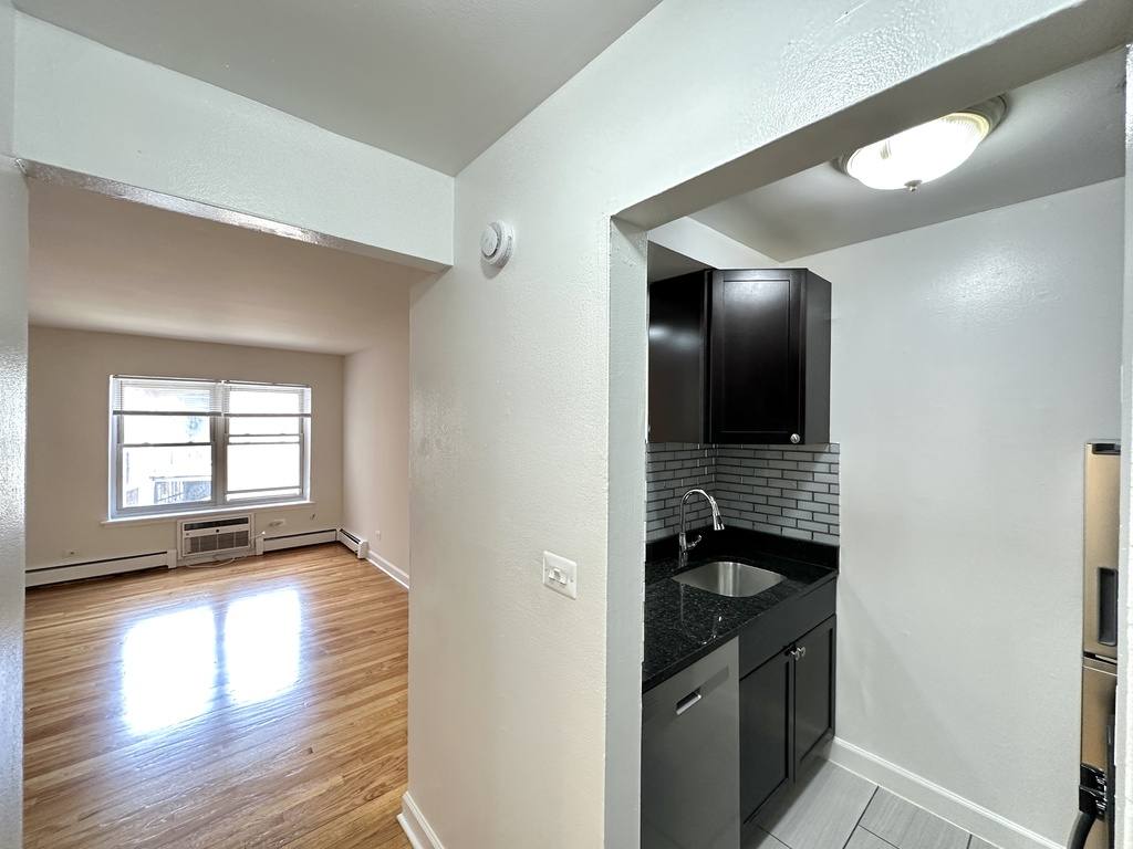 Apartment for rent at 6830 Sheridan #D264, Chicago, IL 60626