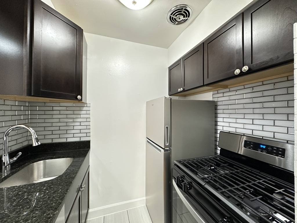 Apartment for rent at 6830 Sheridan #D264, Chicago, IL 60626