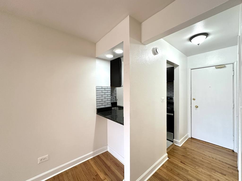 Apartment for rent at 6830 Sheridan #D264, Chicago, IL 60626