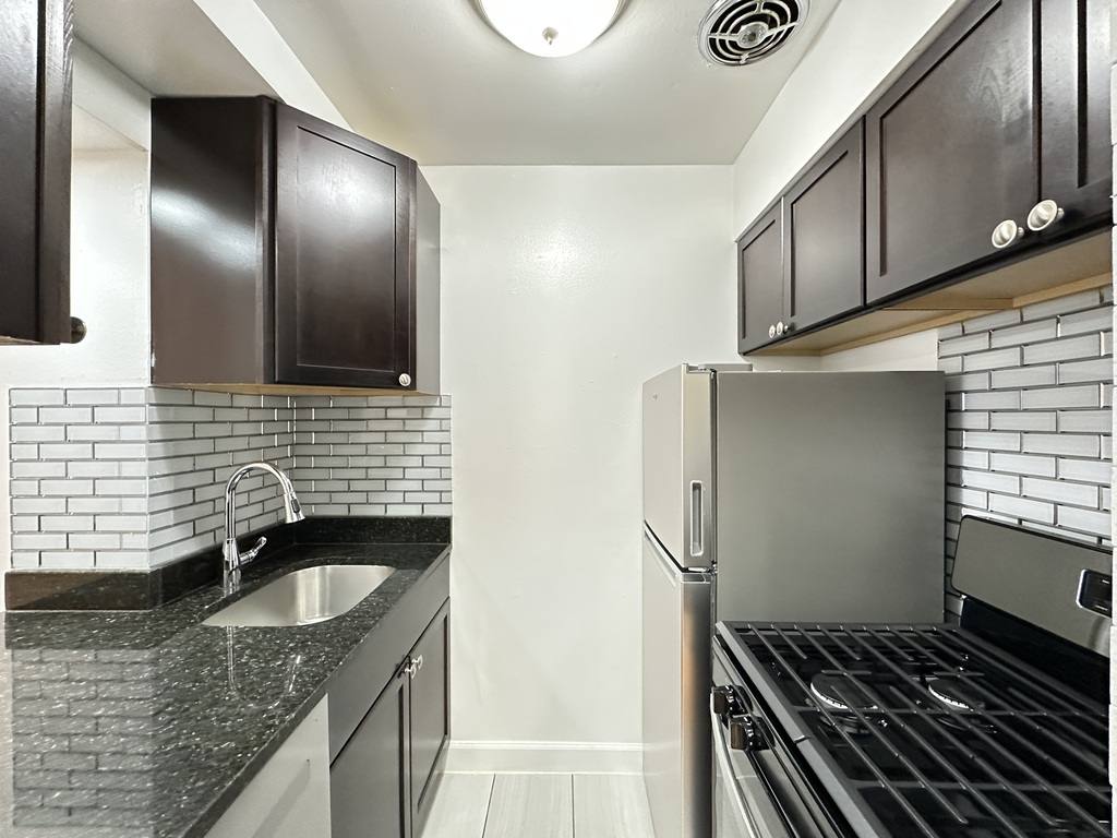 Apartment for rent at 6830 Sheridan #D264, Chicago, IL 60626