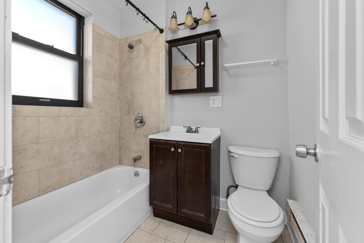 Apartment for rent at 37205 N Pine Grove Ave #W3, Chicago, IL 60613