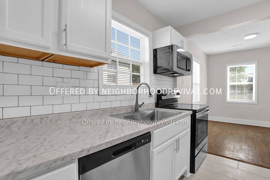 Apartment for rent at 3188 Walnut Grove Rd, Memphis, TN 38111
