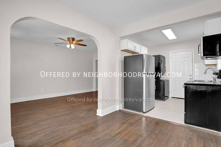 Apartment for rent at 3188 Walnut Grove Rd, Memphis, TN 38111