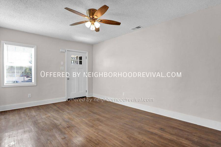 Apartment for rent at 3188 Walnut Grove Rd, Memphis, TN 38111