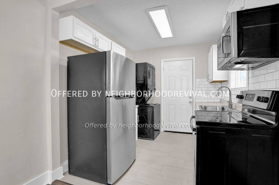 Apartment for rent at 3188 Walnut Grove Rd, Memphis, TN 38111