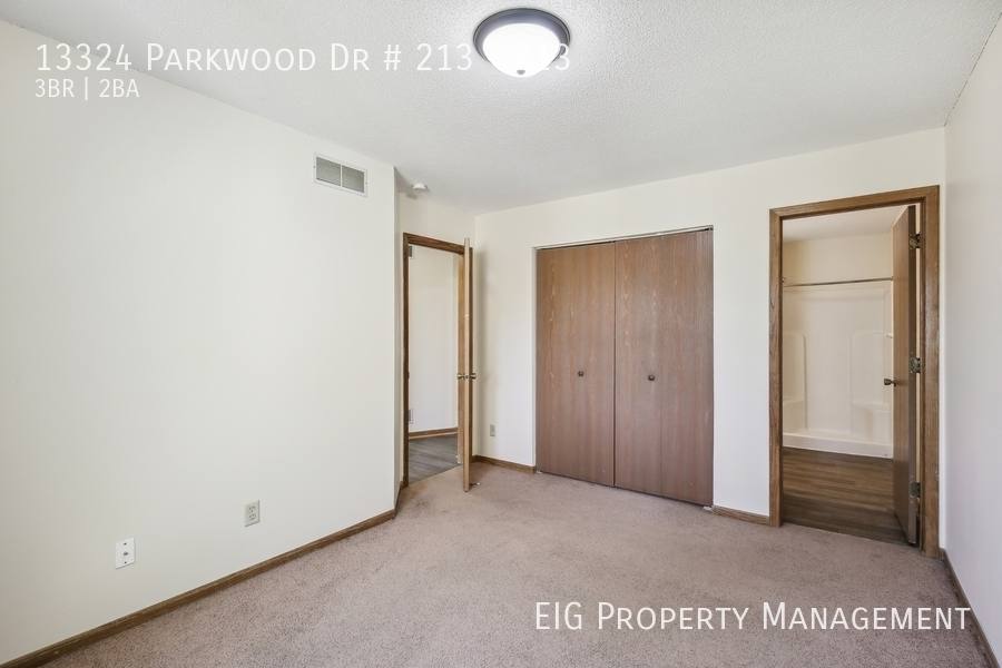 Apartment for rent at 13324 Parkwood Dr #213, Burnsville, MN 55337
