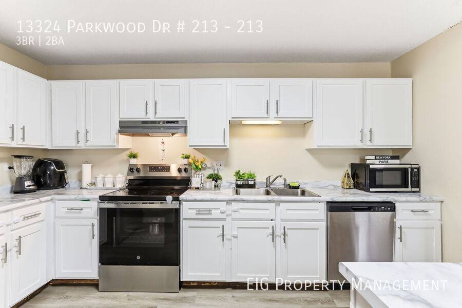 Apartment for rent at 13324 Parkwood Dr #213, Burnsville, MN 55337