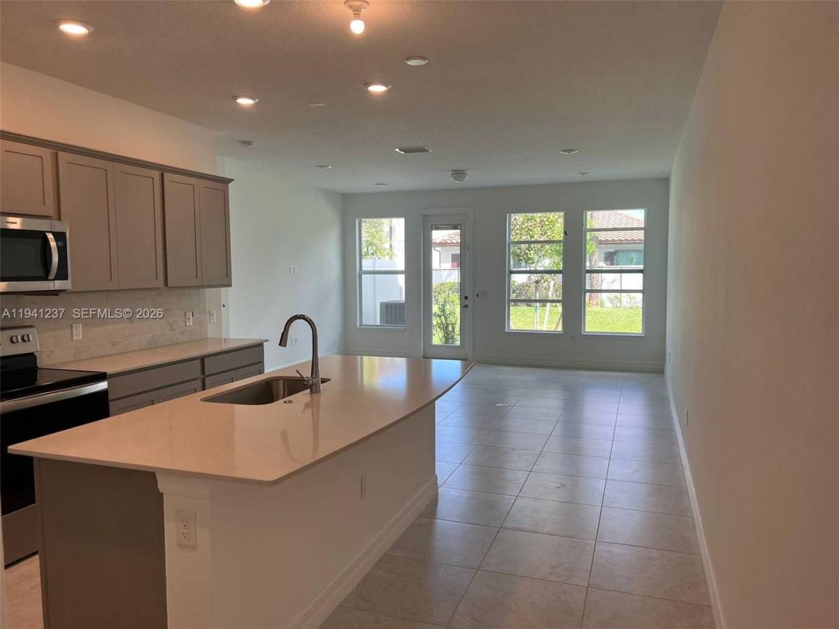 Townhouse for rent at 6121 Rancho Lane, West Palm Beach, FL 33415