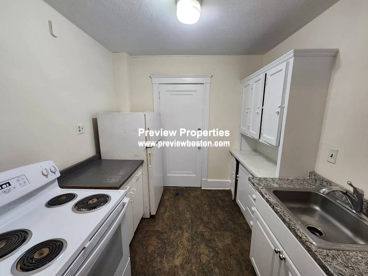 Apartment for rent at 179 Thomas Burgin Parkway #14P, Quincy, MA 02169
