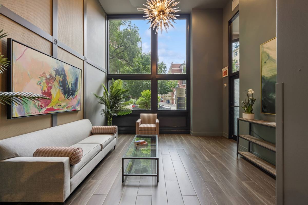 Apartment for rent at 434 W Melrose St #601, Chicago, IL 60657