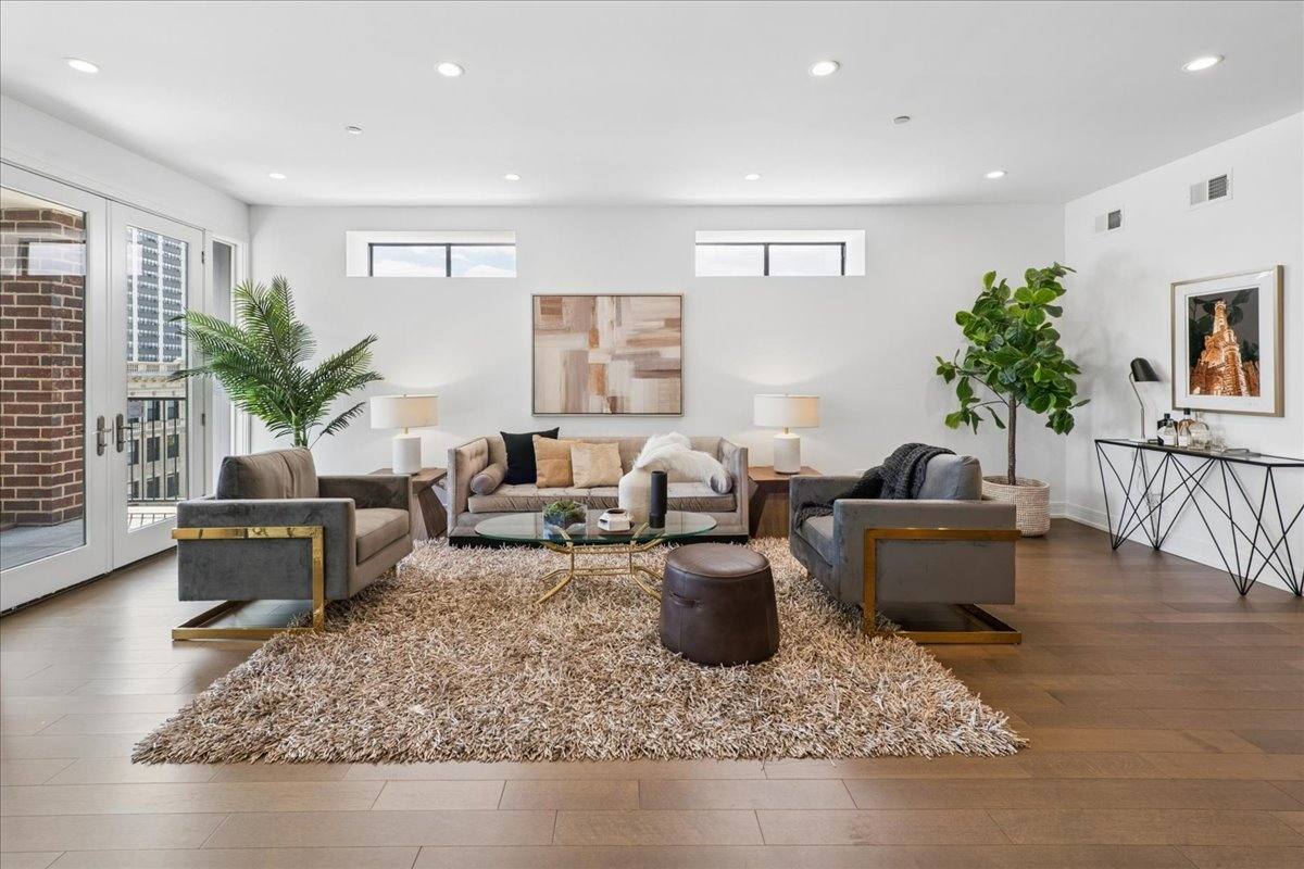 Apartment for rent at 434 W Melrose St #601, Chicago, IL 60657