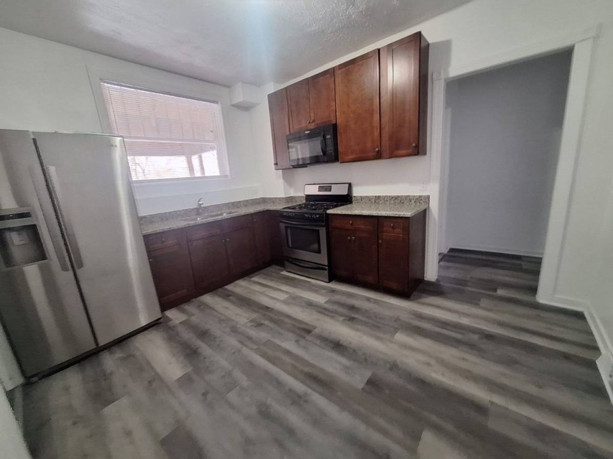 Apartment for rent at 320 W 16th St #1, Chicago Heights, IL 60411