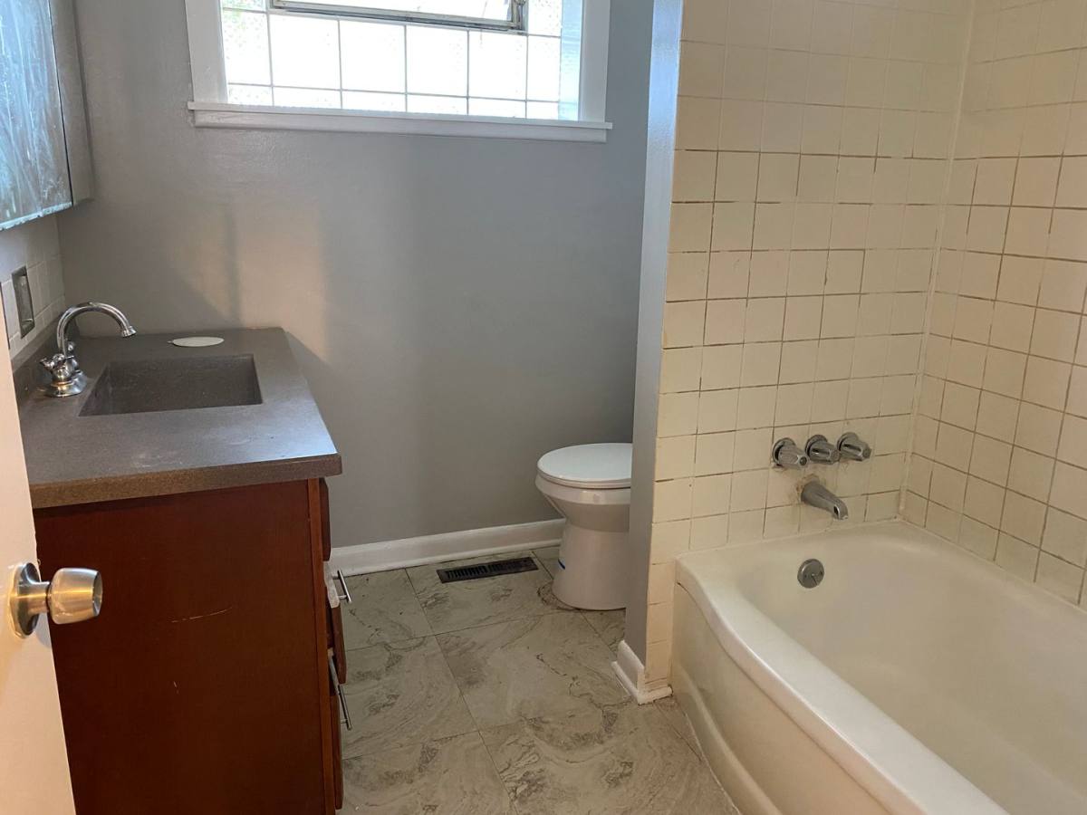 Apartment for rent at 9040 S Dauphin Ave #D, Chicago, IL 60619