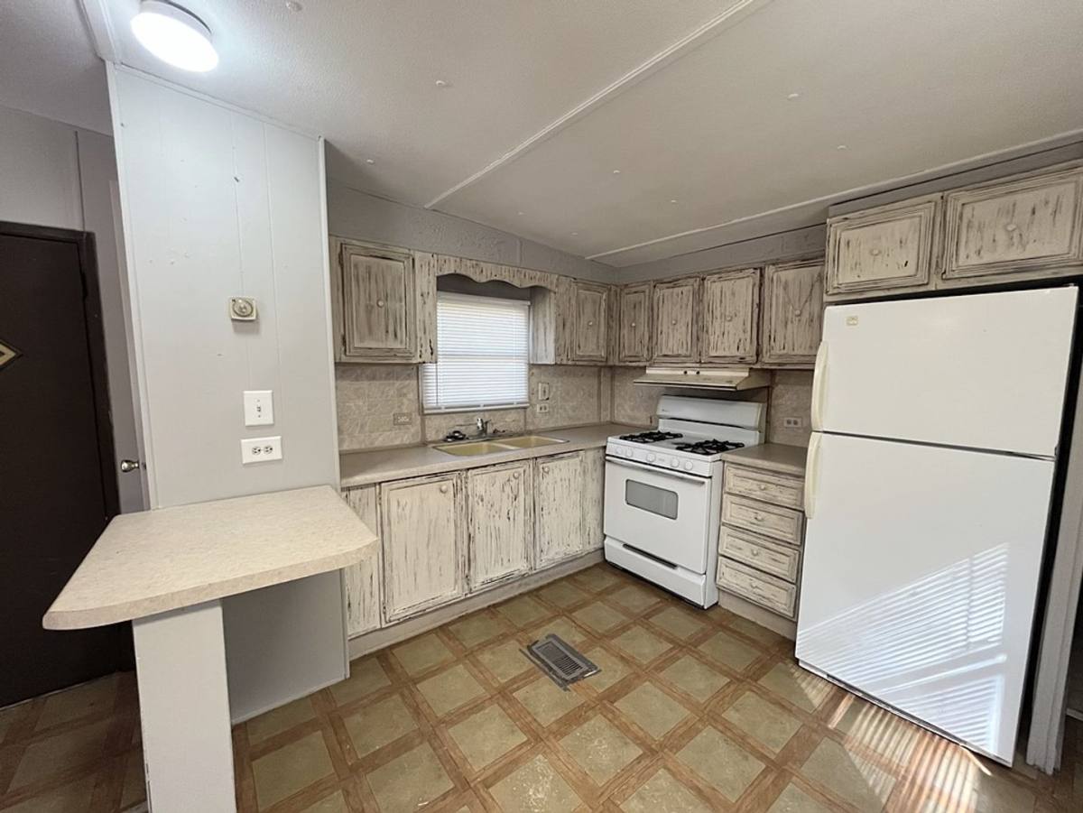 Apartment for rent at 1360 E Commercial, Springfield, MO 65803