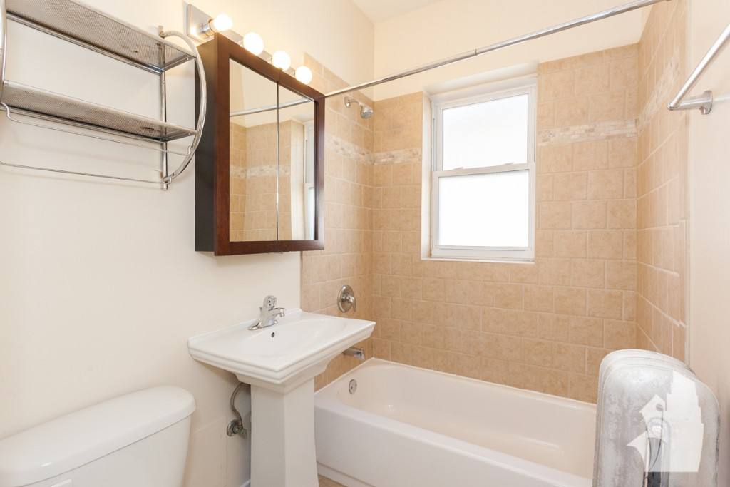 Apartment for rent at 4837 N Wolcott Ave #1A, Chicago, IL 60640