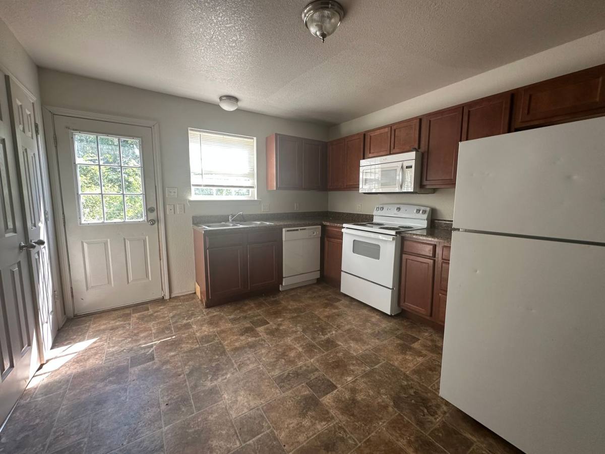 Apartment for rent at 1131 E 9th St, Russellville, AR 72801