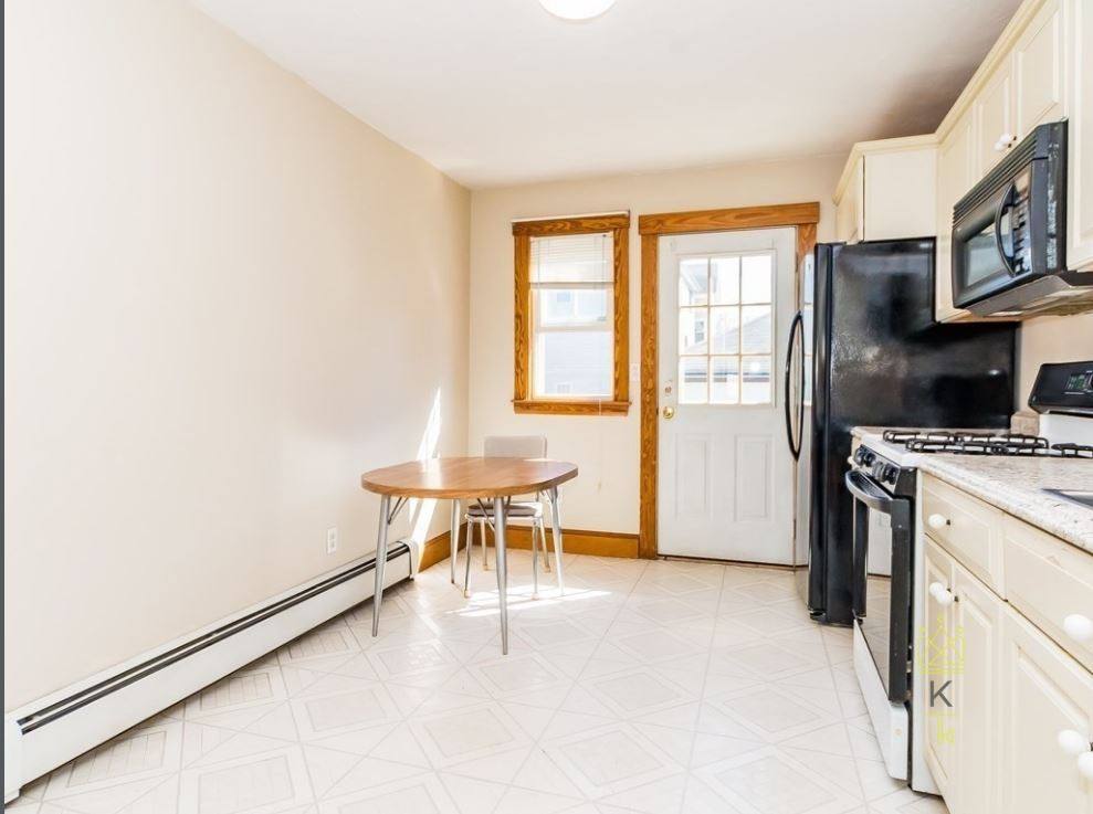 Apartment for rent at 153 Alder St #1, Waltham, MA 02453