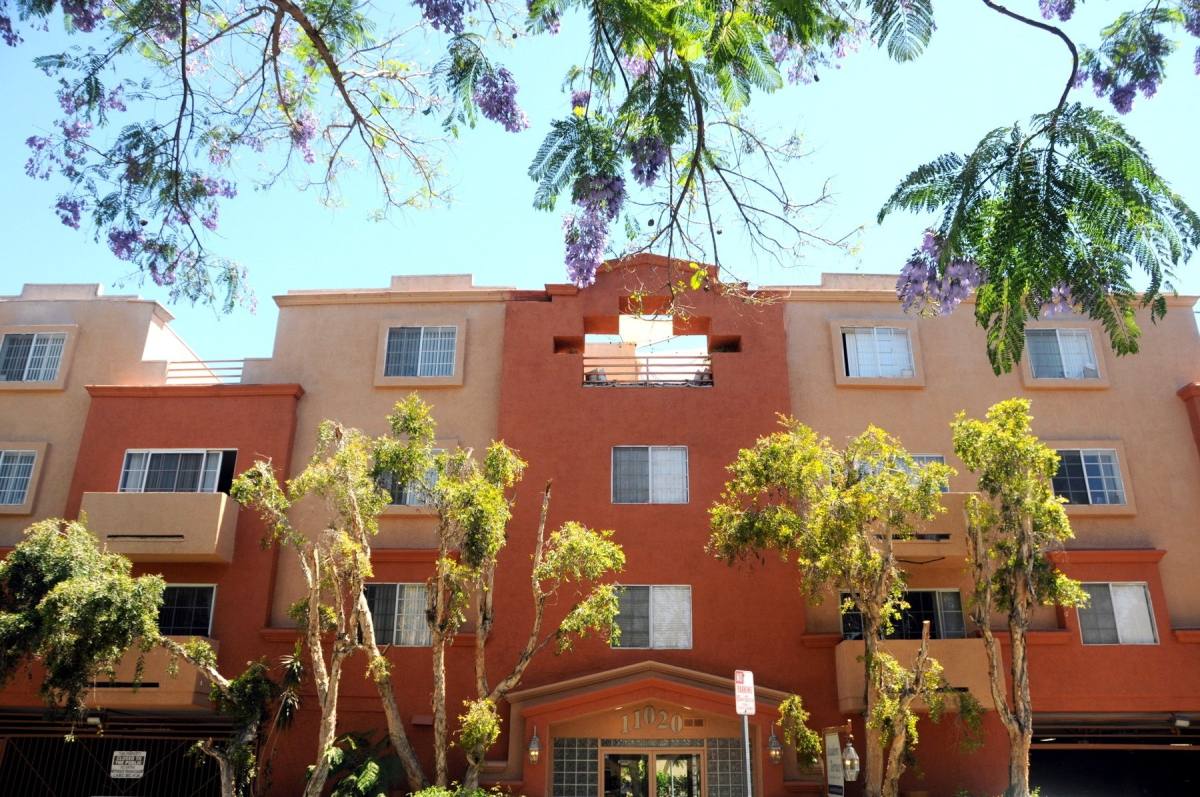 Apartment for rent at 11020 Hesby St, North Hollywood, CA 91601