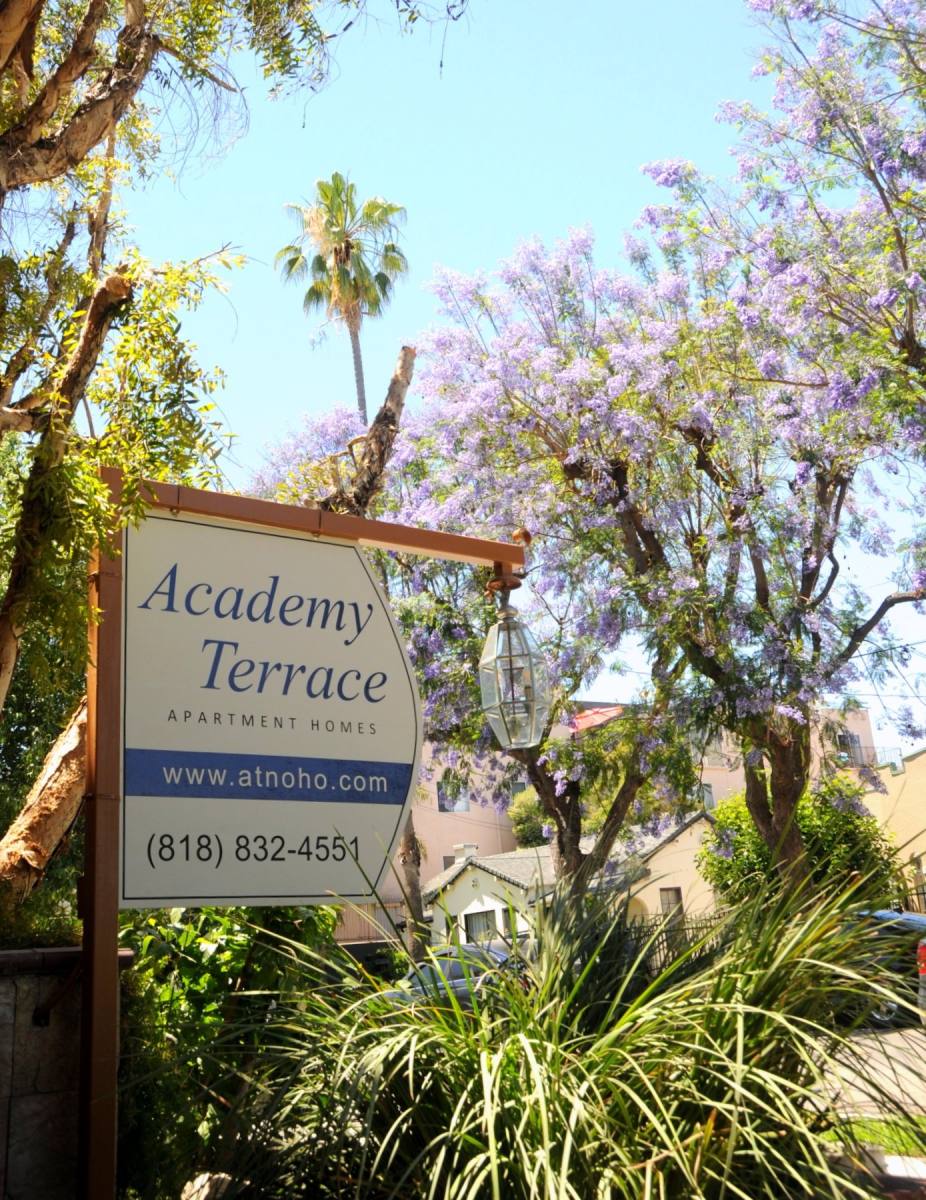 Apartment for rent at 11020 Hesby St, North Hollywood, CA 91601