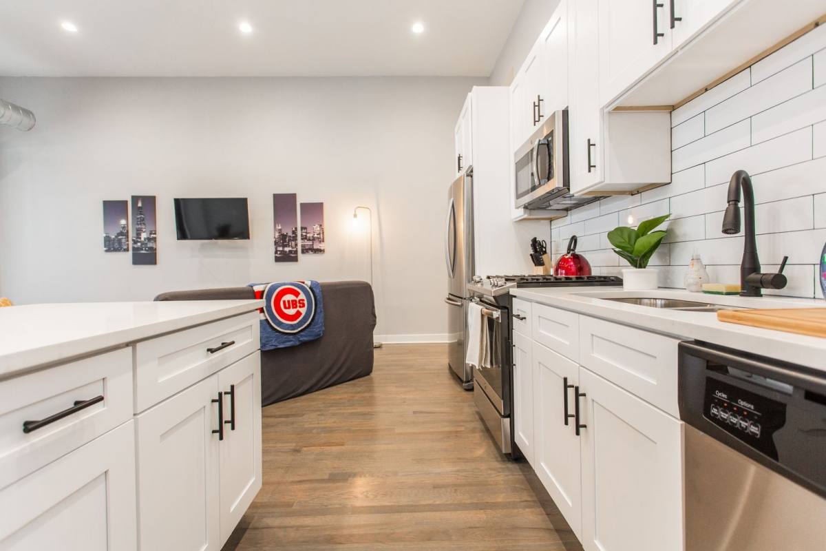 Apartment for rent at 909 W School #909, Chicago, IL 60657