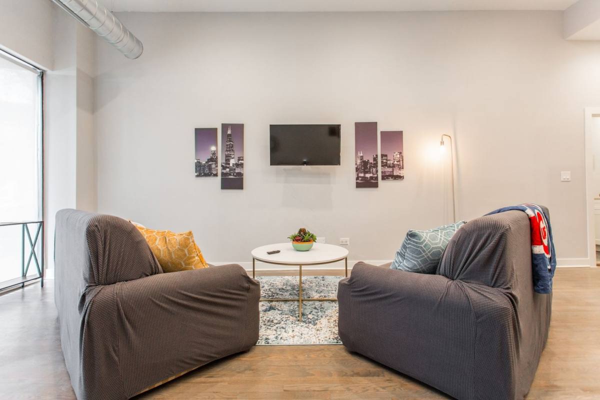 Apartment for rent at 909 W School #909, Chicago, IL 60657