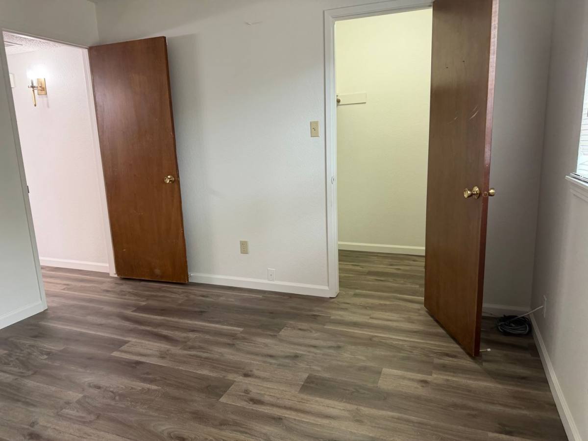 Apartment for rent at 1111 Clinton Rd, Sacramento, CA 95825