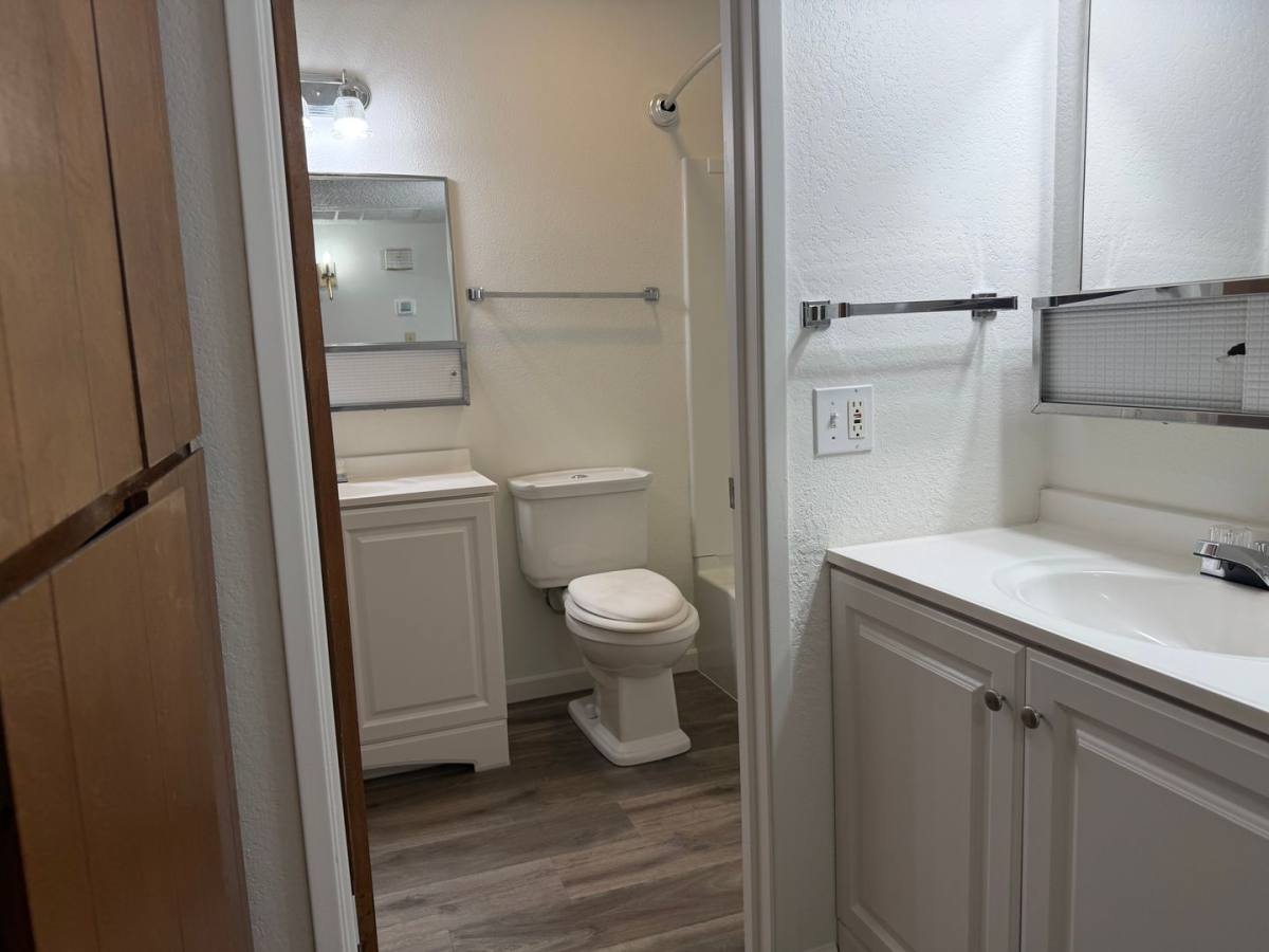 Apartment for rent at 1111 Clinton Rd, Sacramento, CA 95825