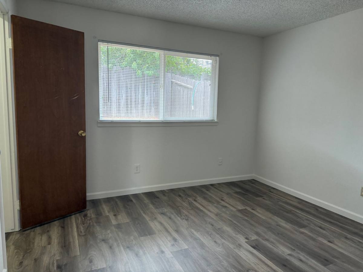 Apartment for rent at 1111 Clinton Rd, Sacramento, CA 95825