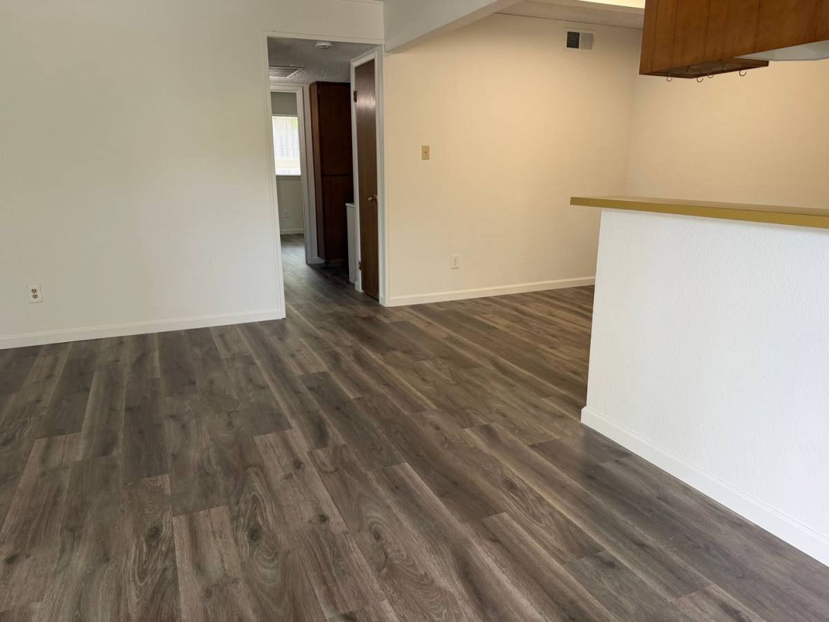 Apartment for rent at 1111 Clinton Rd, Sacramento, CA 95825