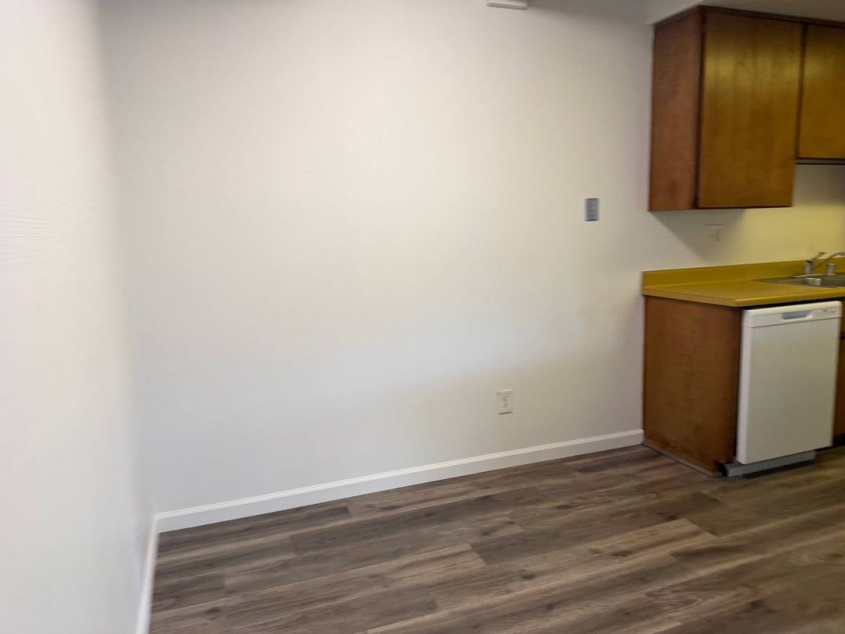 Apartment for rent at 1111 Clinton Rd, Sacramento, CA 95825