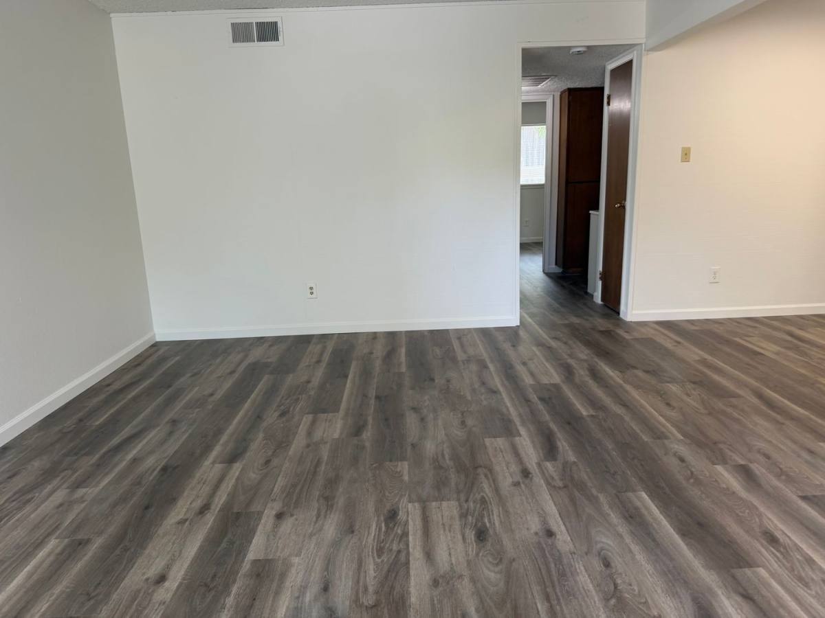 Apartment for rent at 1111 Clinton Rd, Sacramento, CA 95825