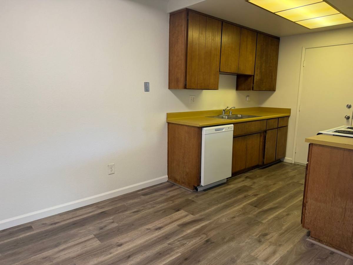Apartment for rent at 1111 Clinton Rd, Sacramento, CA 95825