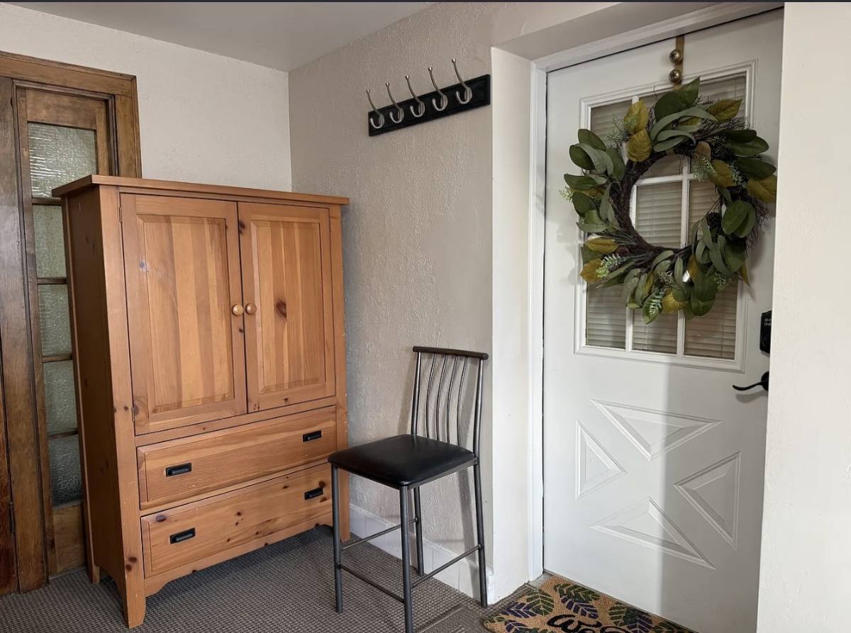 Apartment for rent at 6010 W Seminole St #G, Chicago, IL 60646