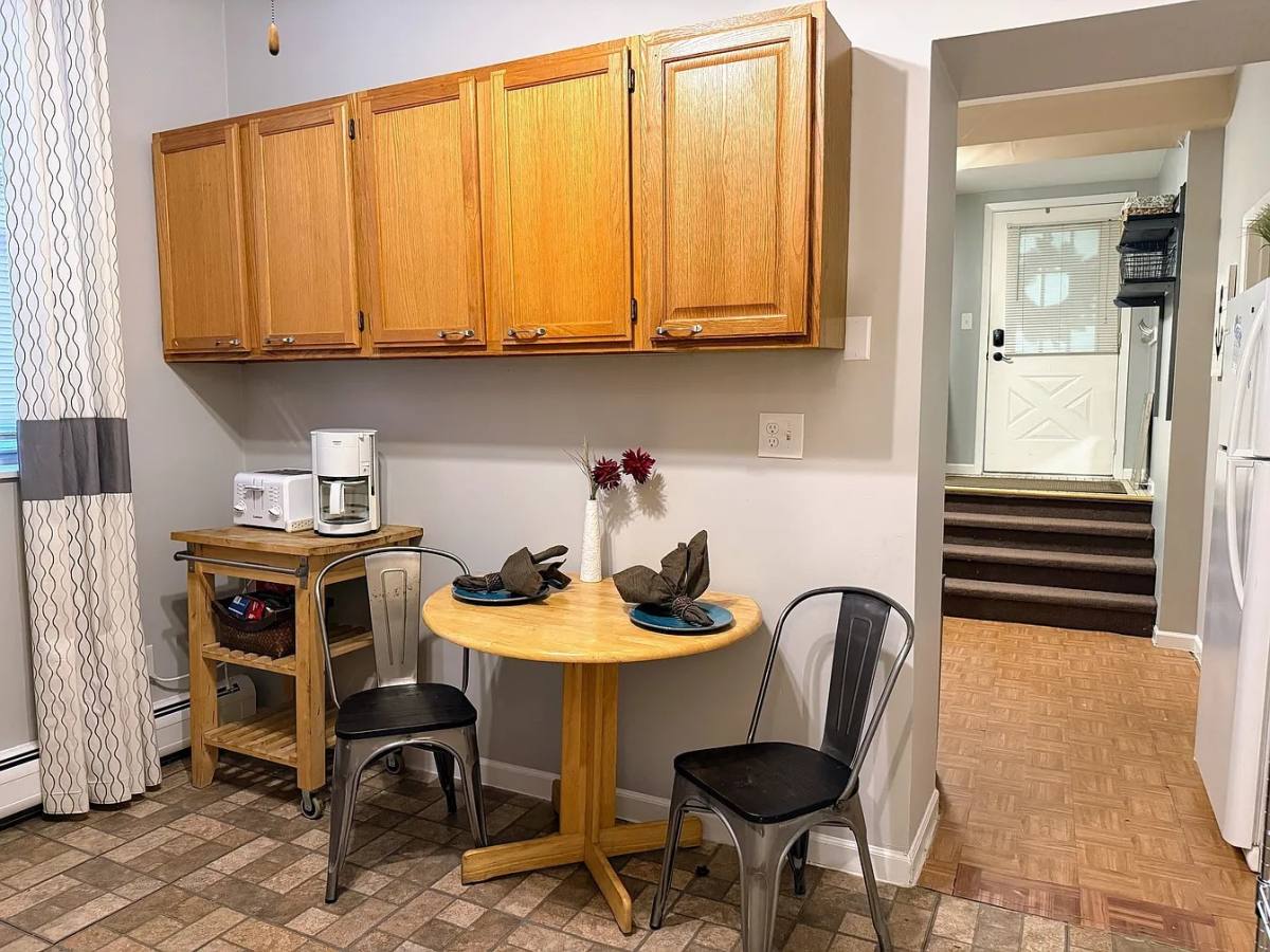 Apartment for rent at 6010 W Seminole St #G, Chicago, IL 60646