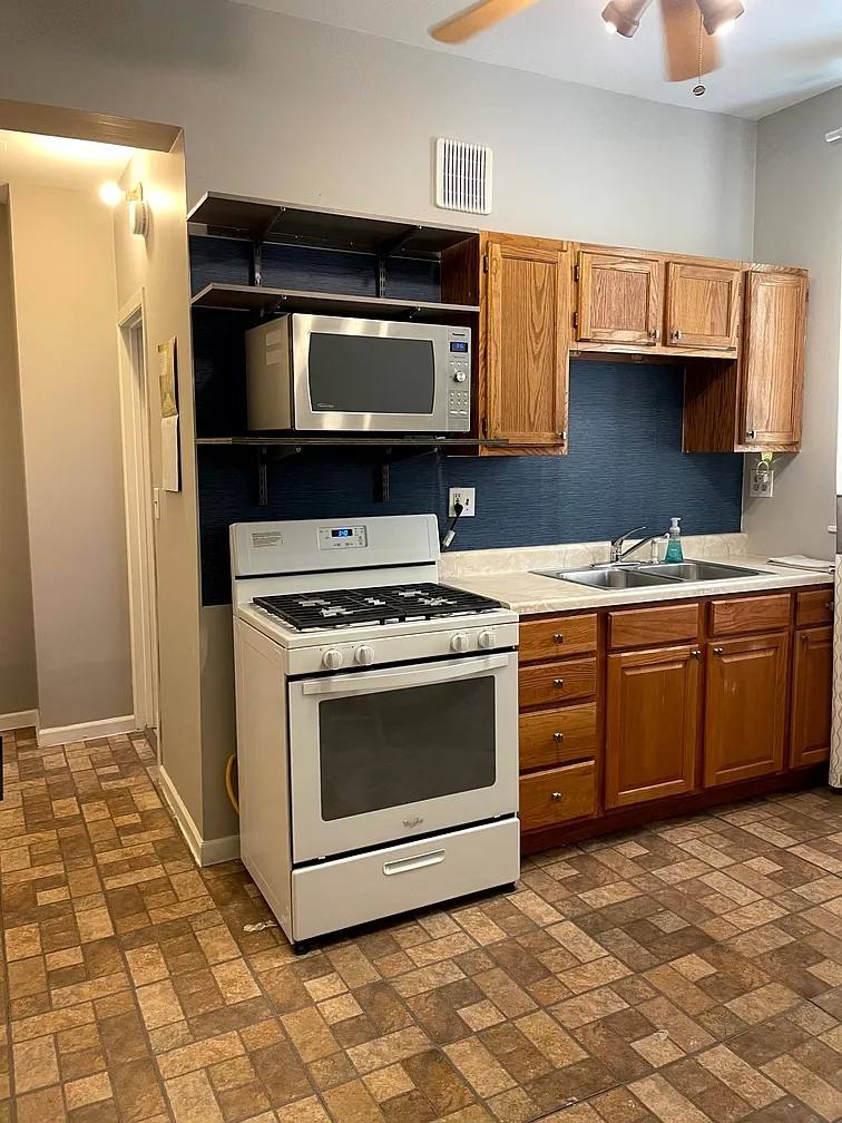 Apartment for rent at 6010 W Seminole St #G, Chicago, IL 60646