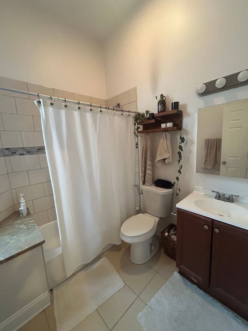 Apartment for rent at 2559 W N Ave #3R, Chicago, IL 60647
