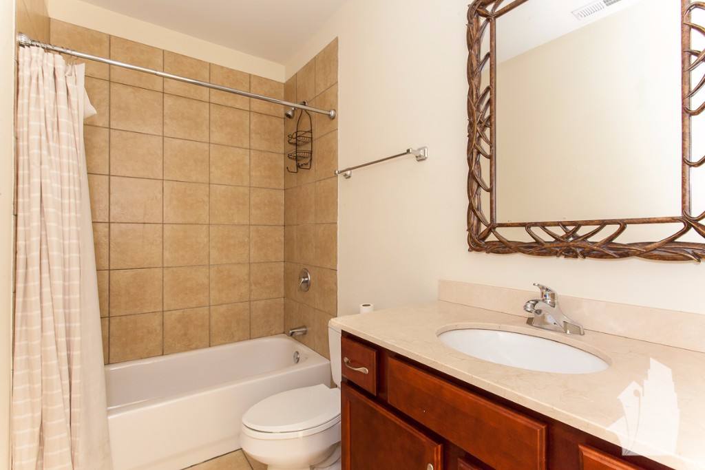 Apartment for rent at 1148 W Roscoe St #2W, Chicago, IL 60657