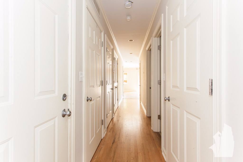 Apartment for rent at 1148 W Roscoe St #2W, Chicago, IL 60657